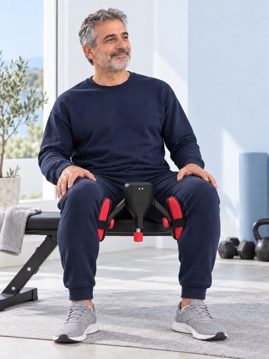 Ev spor köşesinde AlphaPelvic ile çalışan erkek